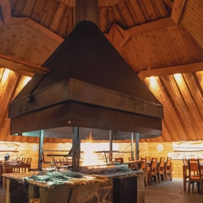 Dîner traditionnel dans un kota à Muonio