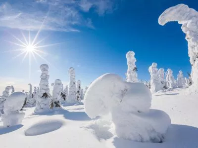 Le ciel lapon à la fin de la nuit polaire en Laponie
