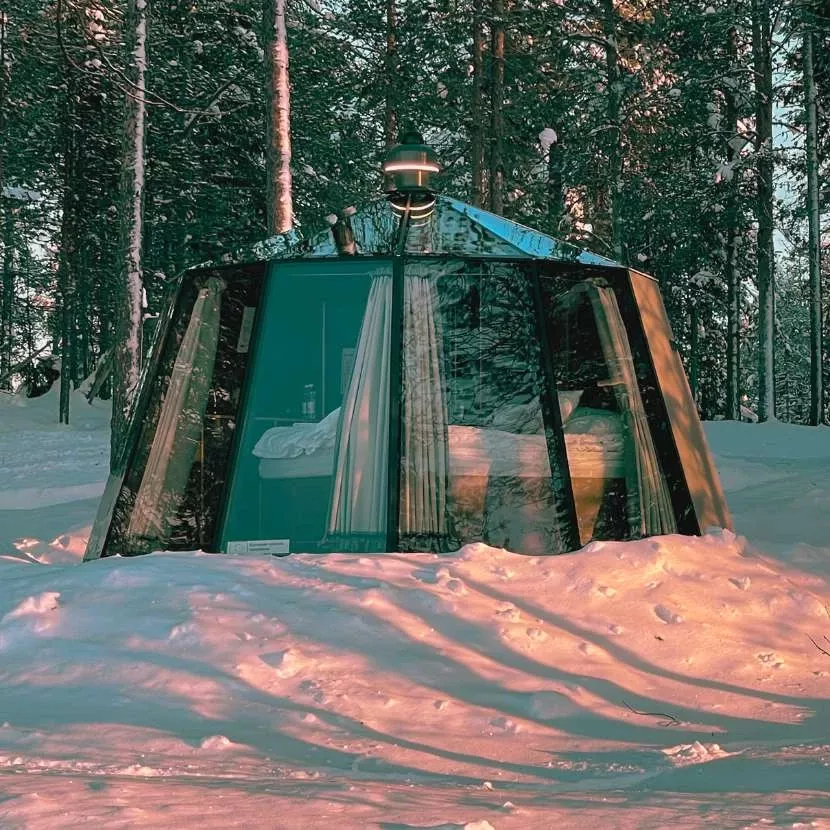 Nuit dans un igloo de verre à Torassieppi en Laponie