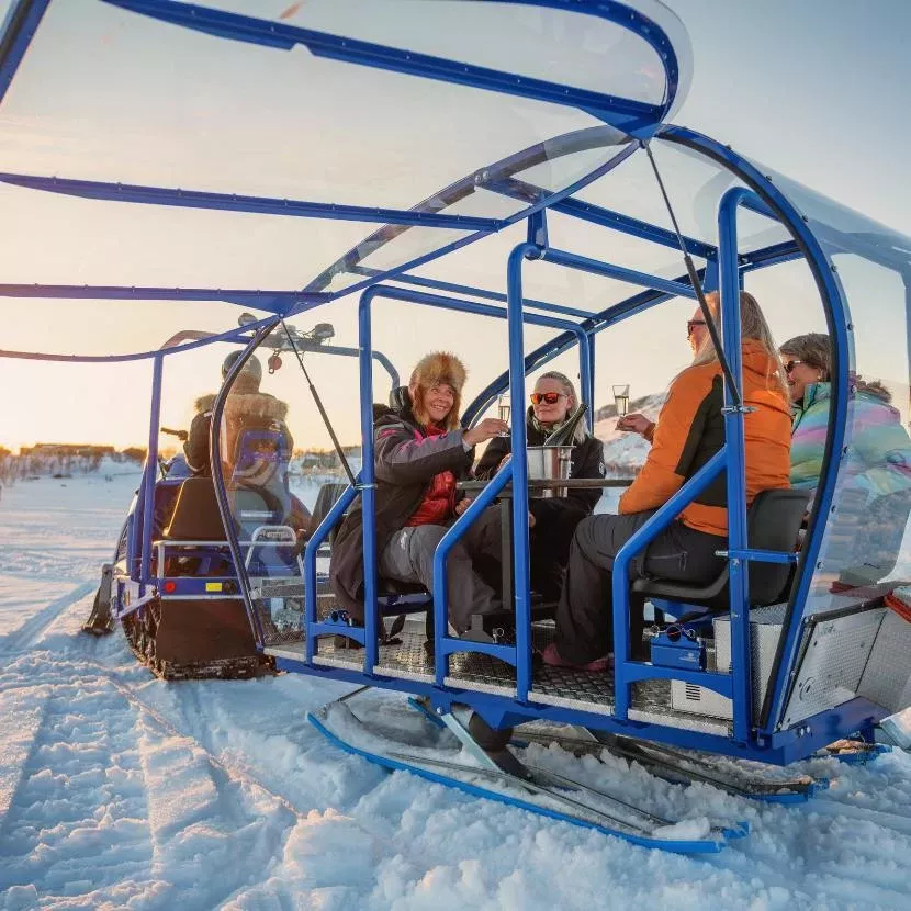 Aurores boréales en snow train depuis Harriniva en Laponie