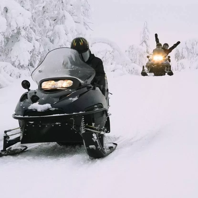 40 km de motoneige avec déjeuner depuis Torassieppi en Laponie