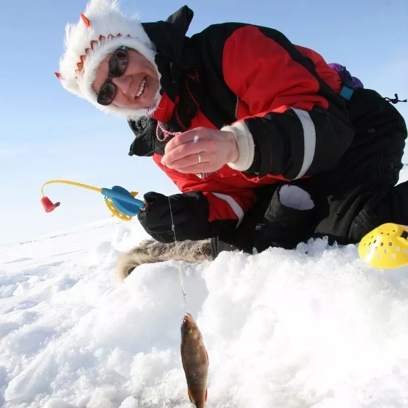 Pêche au trou depuis Torassieppi en Laponie